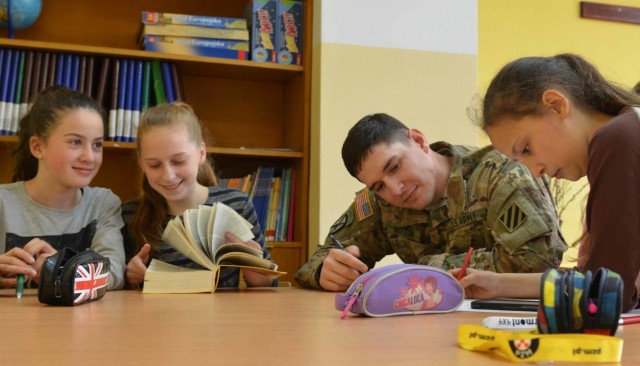 US Soldiers, Polish educators unite to enhance children's English skills