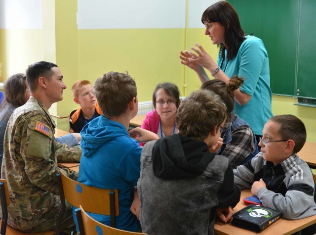 US Soldiers, Polish educators unite to enhance children's English skills