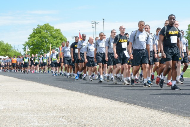 94th Training Division Soldiers, special friend run to honor the fallen