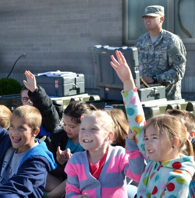 Soldiers spark bright ideas at Creek Side Career Day