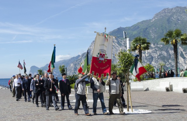 173rd Airborne paratroopers honor US-Italian World War II sacrifices