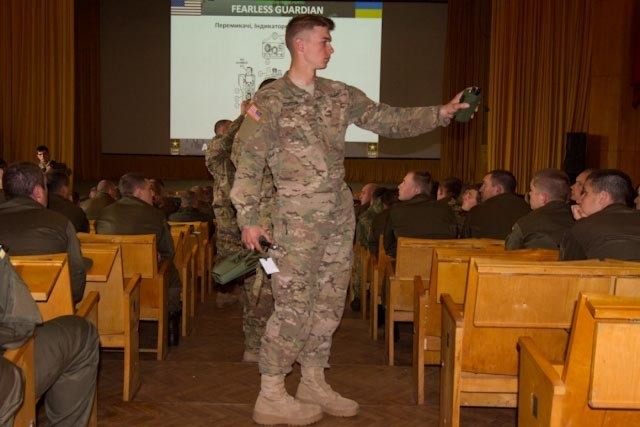 Sky Soldiers introduce new radios to Ukrainian soldiers