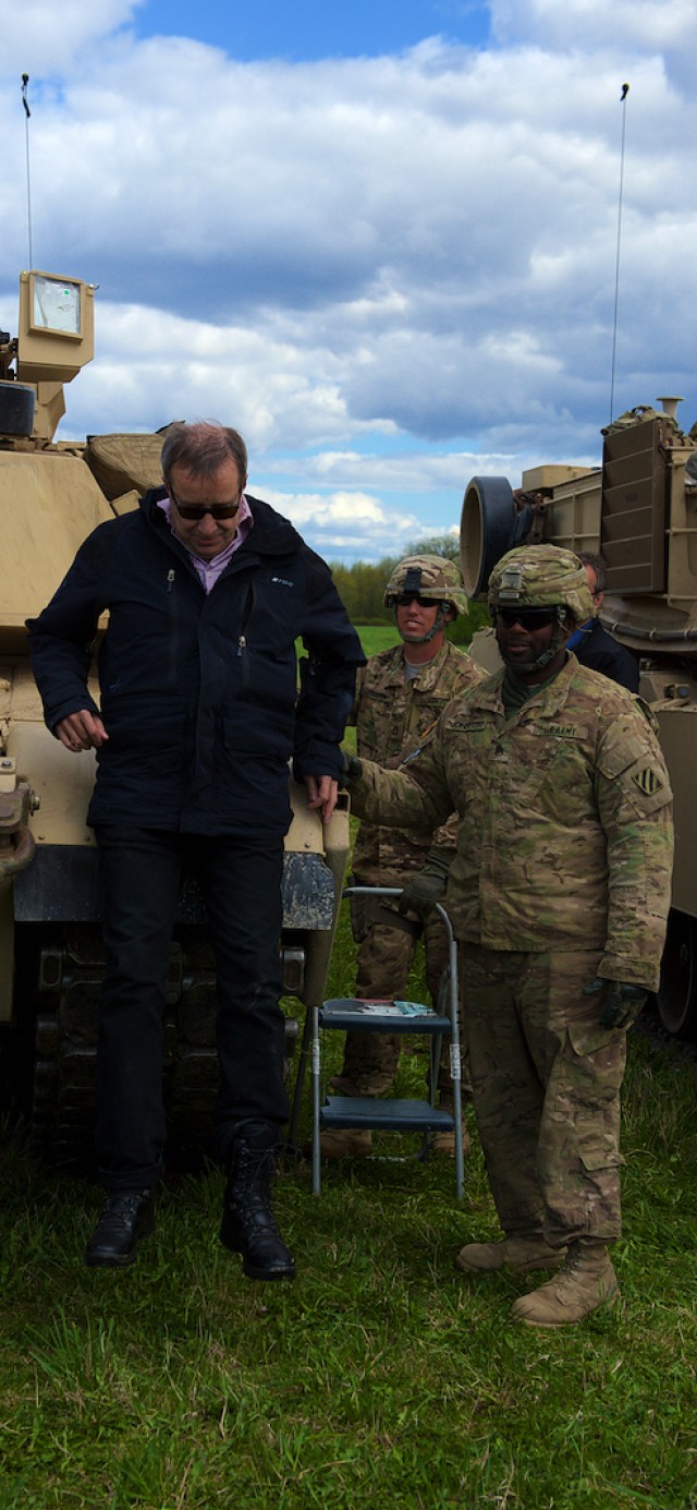 Estonia President visits Soldiers during Operation Siil