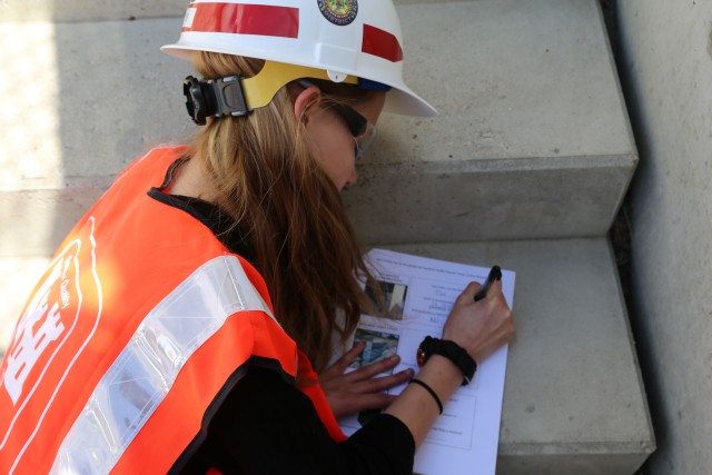 Students share STEM ambitions with USACE