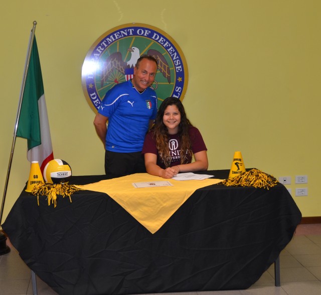 Vicenza High School volleyballer signs with Trinity University