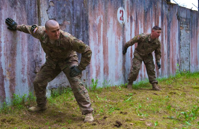 U.S. Soldiers take obstacle course challenge in Latvia