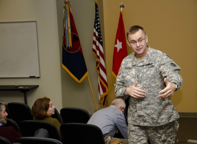 Maj. Gen. Ferrell welcomes Seattle Rotary Club
