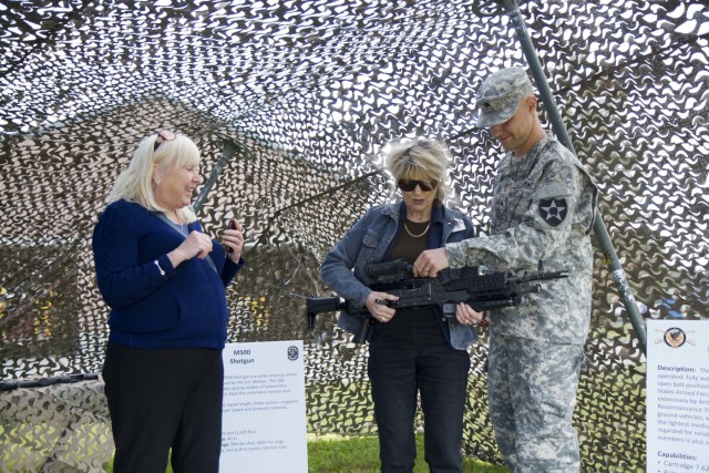 Seattle Rotary Club gets hands-on training at JBLM