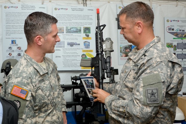 RDECOM showcases support to Soldiers at DoD Lab Day