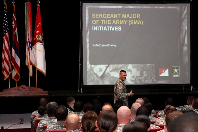 SMA addresses noncommissioned officers during town hall