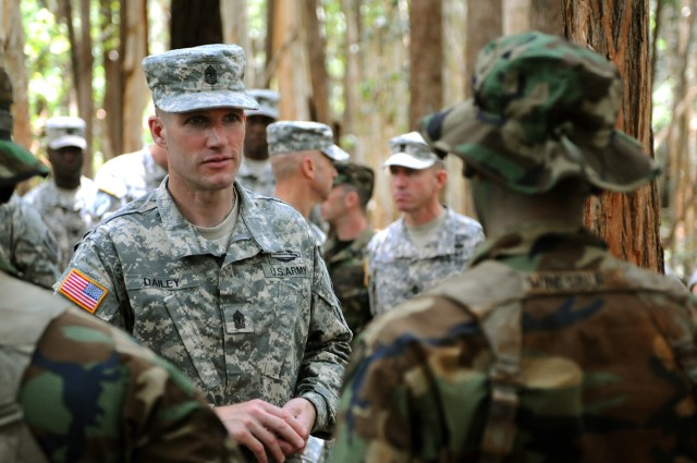 SMA visits 25th Infantry Division's Lightning Academy