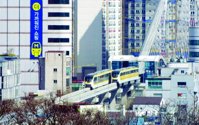 Monorail system a big hit in Daegu