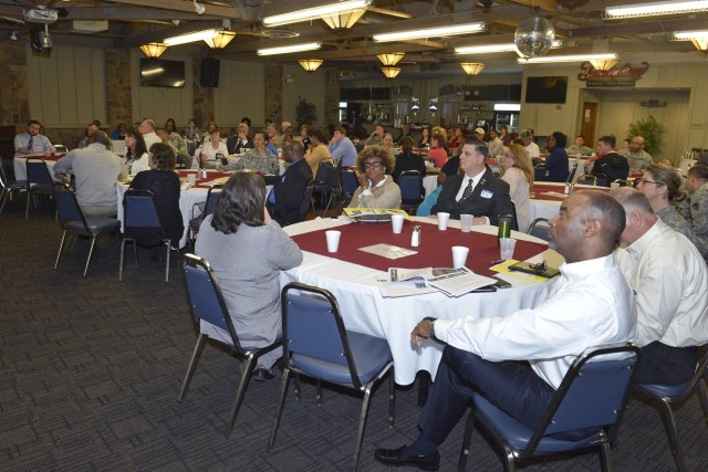 Fort Campbell contracting staffs host small business symposium