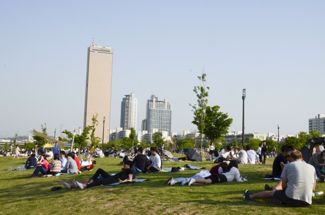 Summer Hot Spot &mdash; Hangang Citizen's Park