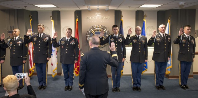 Gen. Dempsey re-enlists TOG Soldiers at Pentagon