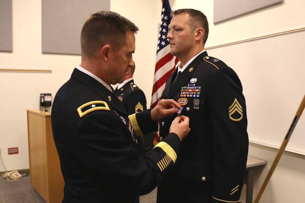 Hero Night Stalker awarded Soldier's Medal | Article | The United ...