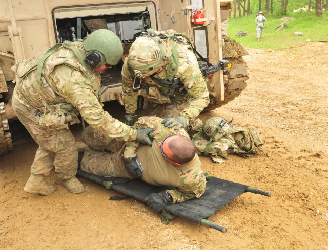 European rotational brigade exercises artillery during Combined Resolve IV