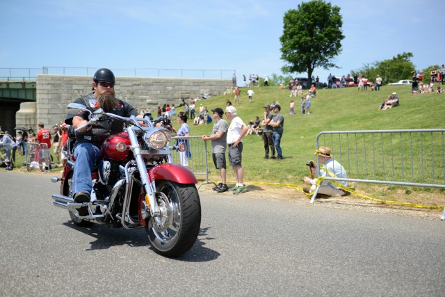 Thousands ride in 28th annual Rolling Thunder rally