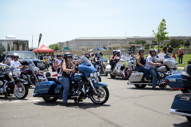 Thousands ride in 28th annual Rolling Thunder rally