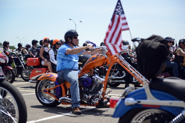 Thousands ride in 28th annual Rolling Thunder rally