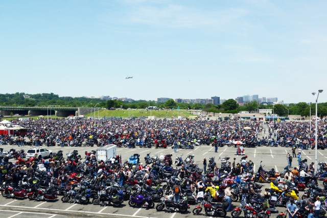 Thousands ride in 28th annual Rolling Thunder rally