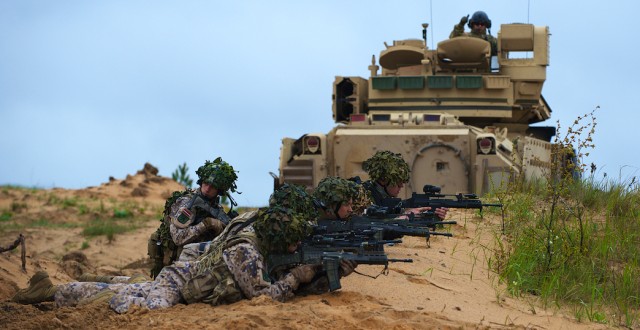 U.S, Latvia hold joint gunnery