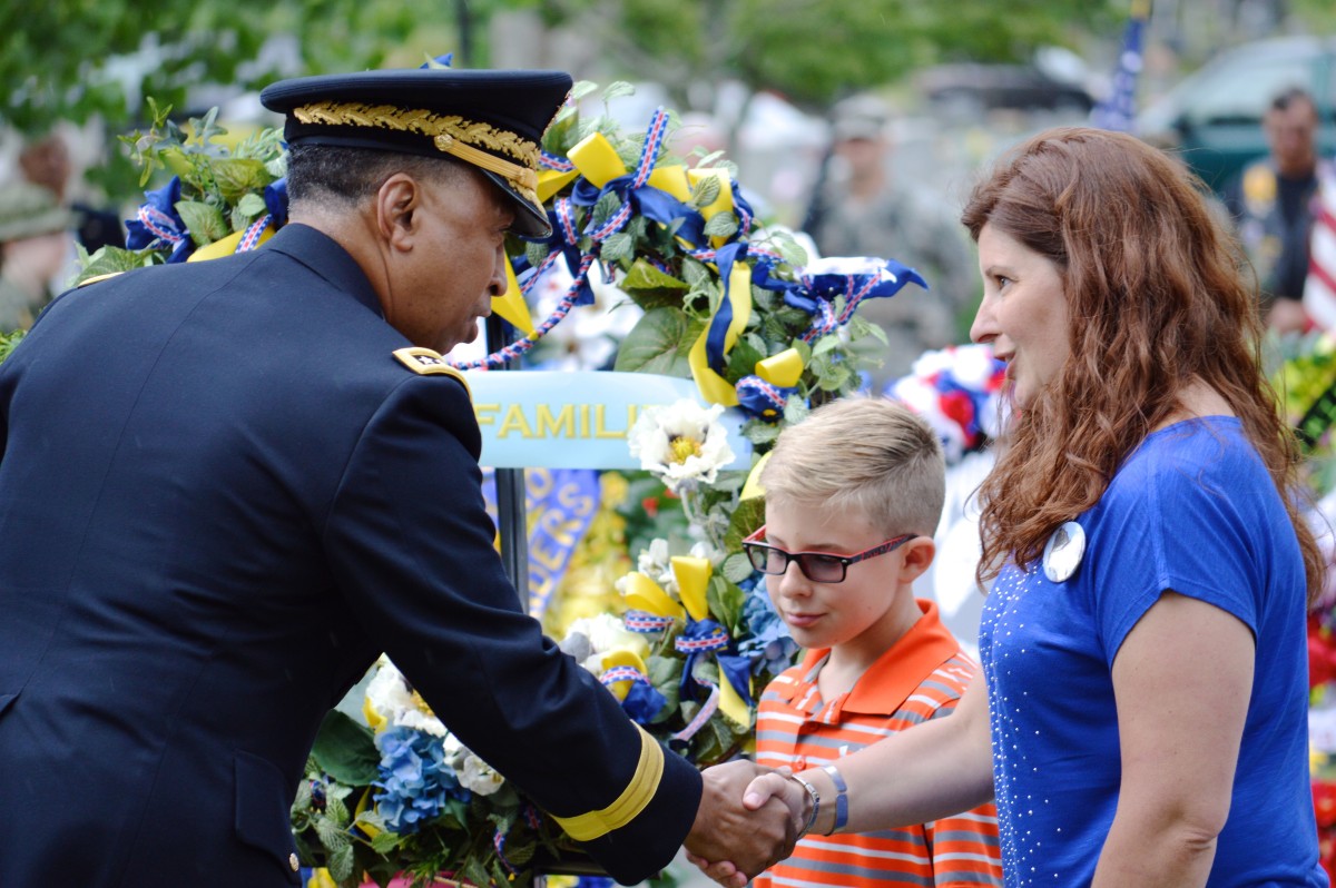 Community honors Gold Star families Article The United States Army