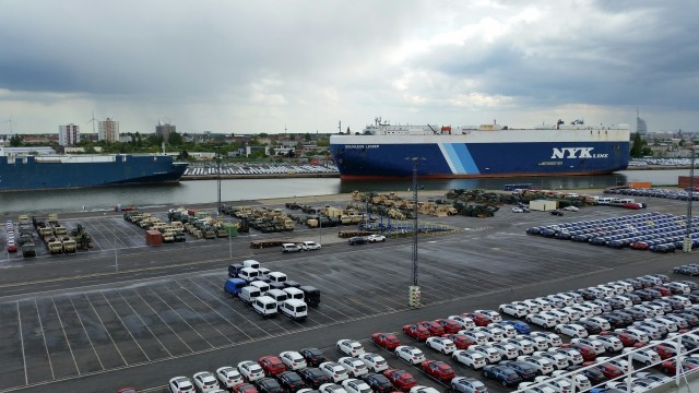 Port ops in Bremerhaven