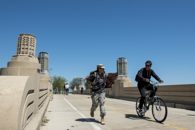 Chicago ruck march held in honor of struggling veterans