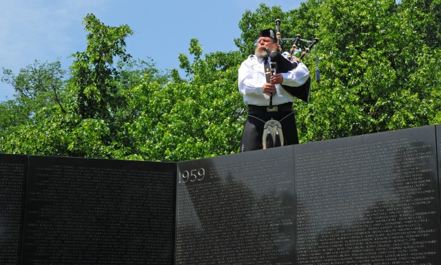 Medal of Honor recipients dedicate Vietnam War stamps at Wall