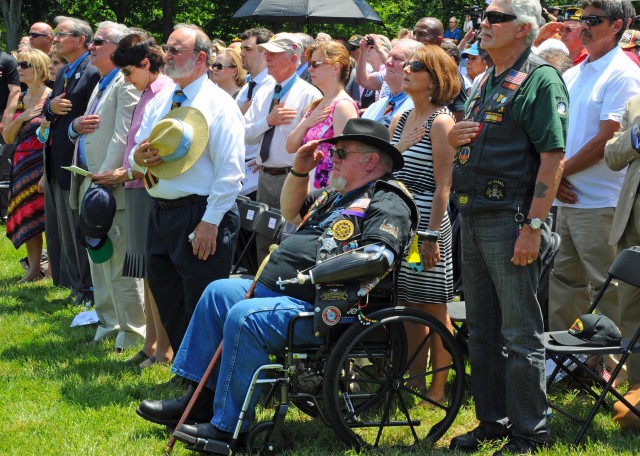 Medal of Honor recipients dedicate Vietnam War stamps at Wall