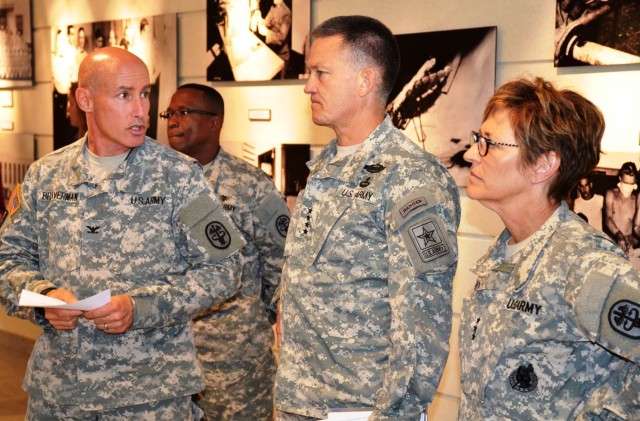 Vice Chief of Staff visits Walter Reed Army Institute of Research
