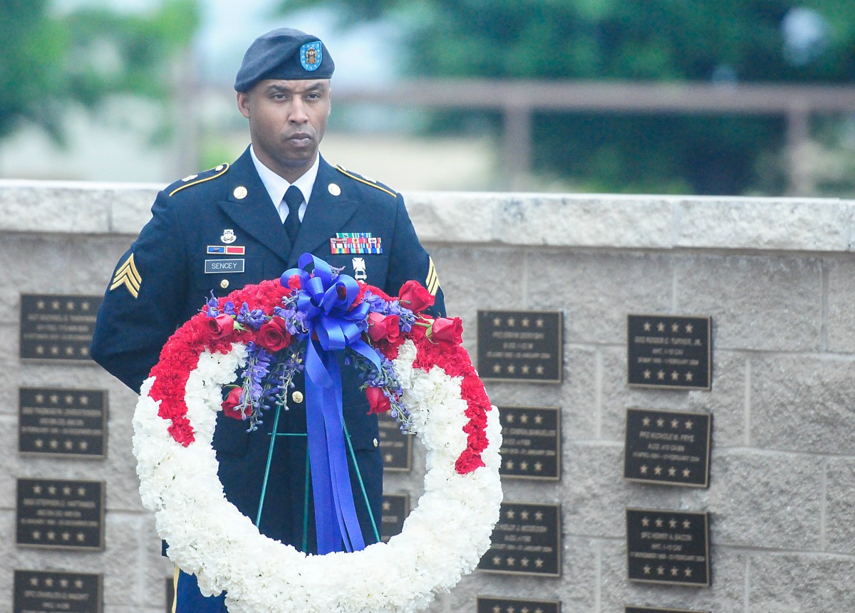 4th ID, Division West honor nation's fallen for Memorial Day | Article ...