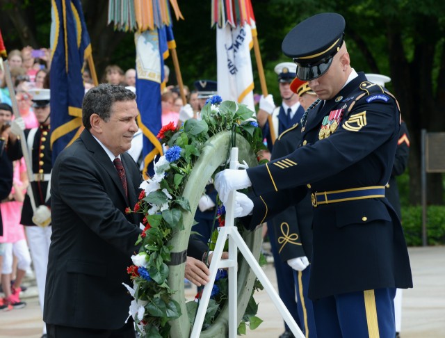 Tunisian Minister of Defense pays respects to American heroes