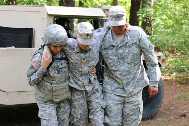 Responding to medical emergencies during the 2015 SDDC Best Warrior Competition.