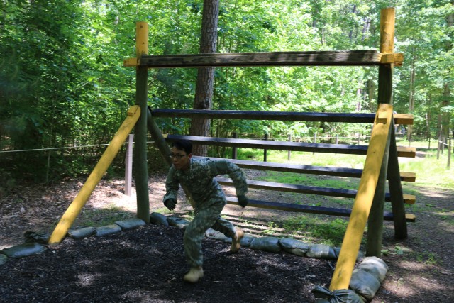 2015 SDDC Best Warrior obstacle course competition.