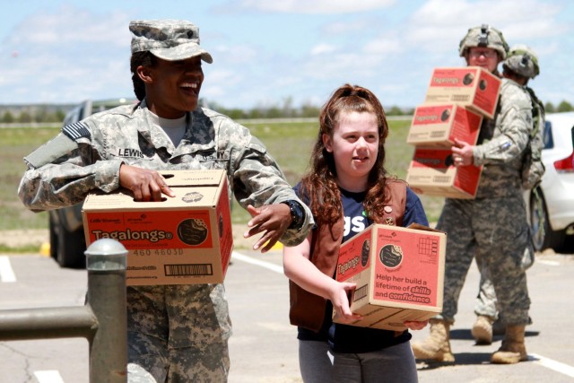 Girl Scouts, Soldiers trade cookies for new merit badges