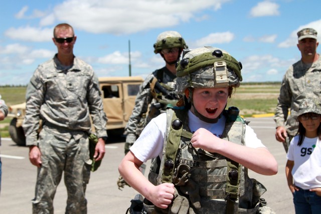 Girl Scouts, Soldiers trade cookies for new merit badges