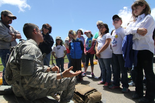 Girl Scouts, Soldiers trade cookies for new merit badges