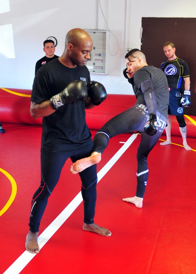 UFC 'Outlaw' grapples with KMC personnel in Ramstein 'combatives' session