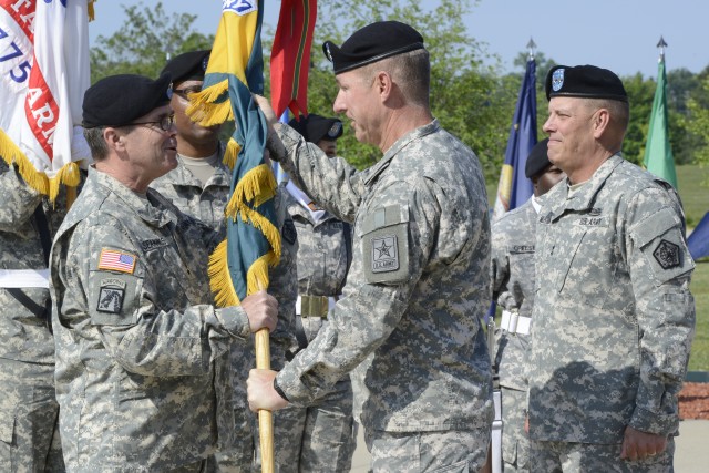 Seamands takes command of U.S. Army Human Resources Command