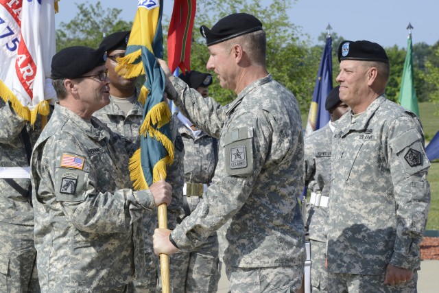 Seamands takes command of U.S. Army Human Resources Command 