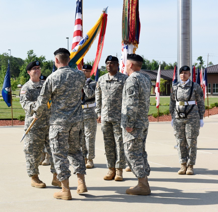 Seamands Takes Command Of U.S. Army Human Resources Command | Article ...