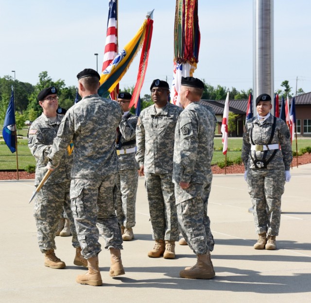 Seamands takes command of U.S. Army Human Resources Command