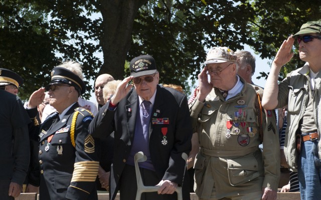 U.S. paratroopers, WWII veterans pay homage to D-Day 71st anniversary