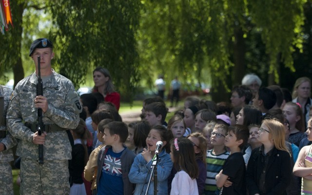 U.S. paratroopers, WWII veterans pay homage to D-Day 71st anniversary