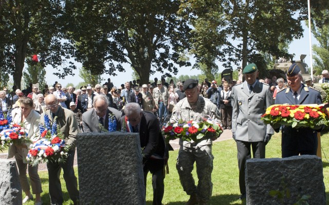 U.S. paratroopers, WWII veterans pay homage to D-Day 71st anniversary
