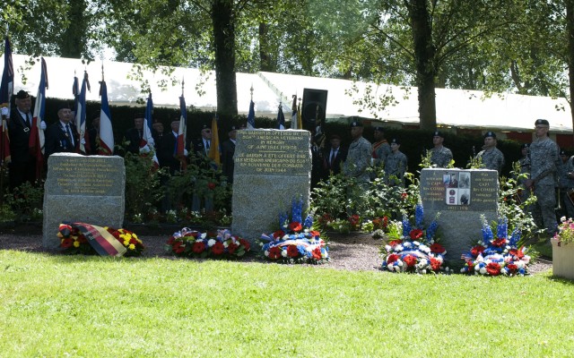 U.S. paratroopers, WWII veterans pay homage to D-Day 71st anniversary