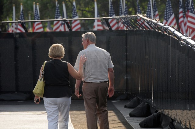 Traveling Vietnam Veterans Memorial Wall arrives to Chicago suburb