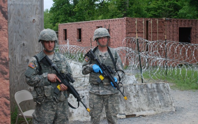 New York Army National Guard Soldiers hone detainee operations skills at Fort Drum